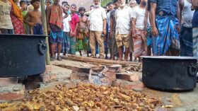 ফুচকা খাওয়াকে কেন্দ্র করে ঈশ্বরগঞ্জে বাড়িঘরে হামলা-ভাঙচুর, অগ্নিসংযোগ ও লুটপাট বিয়ের অনুষ্ঠান পণ্ড