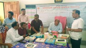 হাজিরা খাতায় স্বাক্ষর, স্কুলে নেই শিক্ষক! 