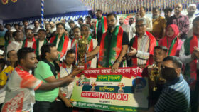 গফরগাঁওয়ে আরাফাত রহমান কোকো স্মৃতি ফুটবল টুর্নামেন্টের ফাইনাল অনুষ্ঠিত