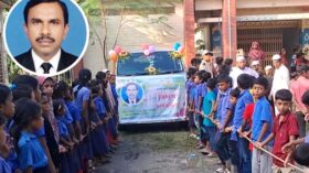 ঈশ্বরগঞ্জে পুষ্পসজ্জিত গাড়িতে প্রধান শিক্ষকের বিদায়