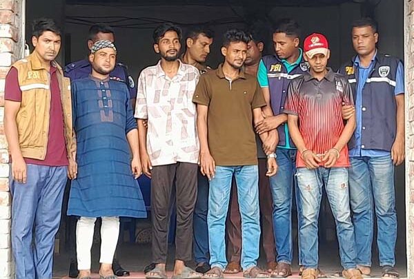 মাকে শ্লীলতাহানি করায় ৪ ভাই মিলে হত্যা করে রুবেলকে