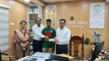 ​সড়ক দুর্ঘটনায় নিহত শিশু লামিয়ার পরিবারকে উপজেলা প্রশাসনের আর্থিক সহায়তা