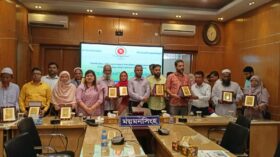 ডিসি’র পরিচ্ছন্নতা পুরস্কার পেলো ময়মনসিংহের ১৪ শিক্ষায়তন