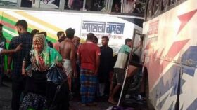 ময়মনসিংহ আলালপুরে যাত্রীবাহি দুই বাসের মুখোমুখি সংঘর্ষে নিহত তিন, আহত অন্তত ৮ জন