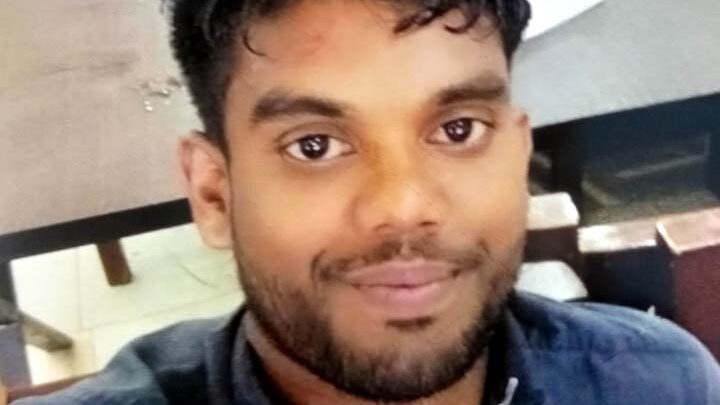 ফুলবাড়ীয়ায় গলায় ফাঁস দিয়ে গৃহশিক্ষকের আত্মহত্যা