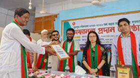 ফুলপুরে পৌরসভার সর্বোচ্চ করদাতাদের সম্মাননা প্রদান 