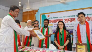 ফুলপুরে পৌরসভার সর্বোচ্চ করদাতাদের সম্মাননা প্রদান 